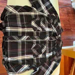 Carbon Mens large long sleeve button down shirt.